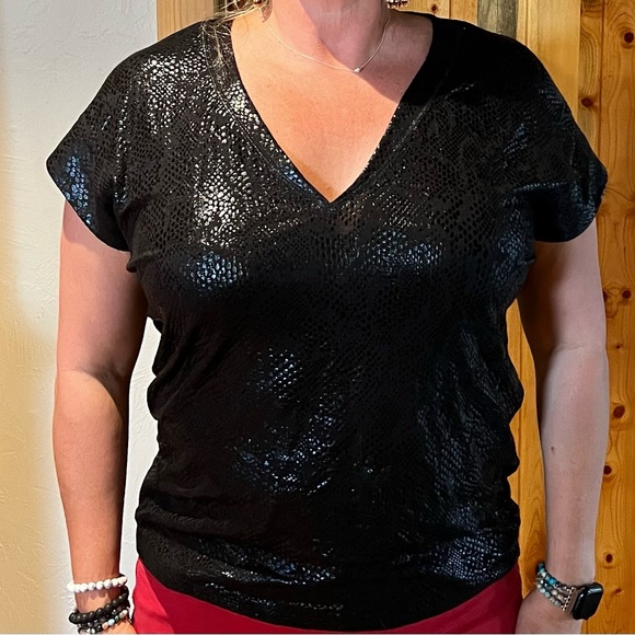 White House Black Market shiny black top - Picture 4 of 6